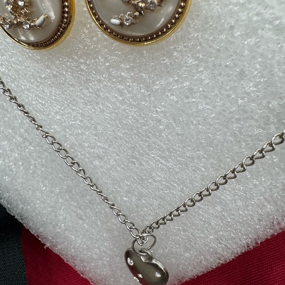 Enter to win 
$25  35 entries only - Picture 6 of 7